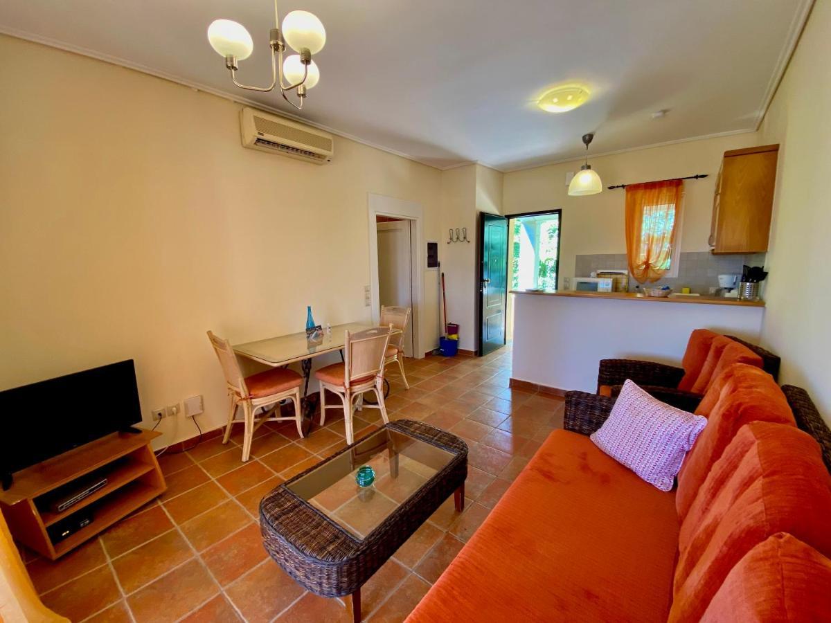 La Riviera Barbati Seaside Apartments & Villas Екстер'єр фото