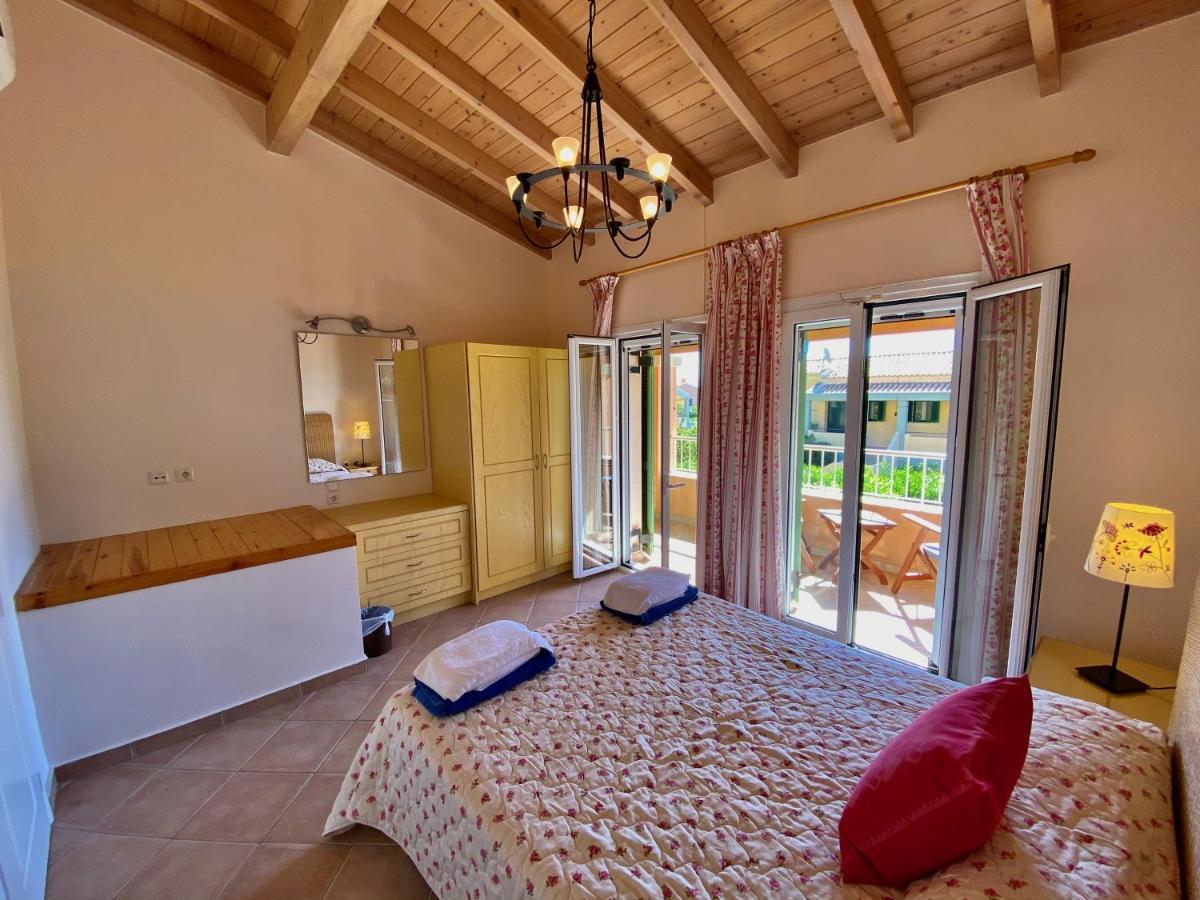 La Riviera Barbati Seaside Apartments & Villas Екстер'єр фото