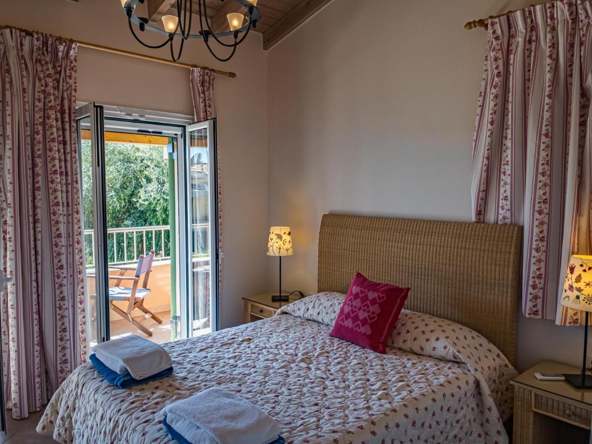 La Riviera Barbati Seaside Apartments & Villas Екстер'єр фото